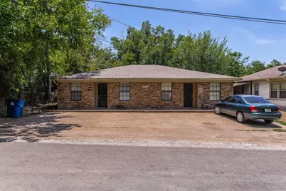 705 W Belknap Street #A, Ennis, TX 75119 - Photo 2