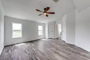 140 Terri Dr, Collinsville, TX 76233 - Photo 8