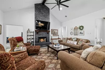 203 Colonial Drive, Mabank, TX 75156 - Photo 4