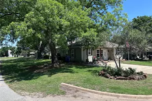 201 E Walker St, Denison, TX 75021 - Photo 2