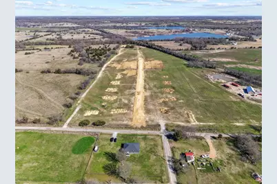 370 Roundtree Circle, Wolfe City, TX 75496 - Photo 6