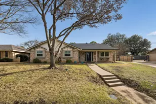 413 Baker Dr, Hurst, TX 76054 - Photo 2