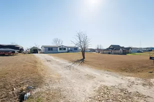 9204 Montana St, Joshua, TX 76058 - Photo 4