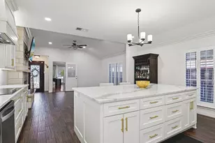 720 Calumet Ave, Cockrell Hill, TX 75211 - Photo 8