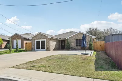 720 Calumet Avenue, Cockrell Hill, TX 75211 - Photo 2