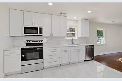 2404 Bentley Avenue, Dallas, TX 75211 - Photo 4