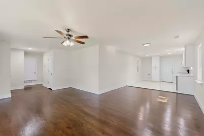 2404 Bentley Avenue, Dallas, TX 75211 - Photo 2