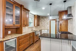 1404 Ravenwood Dr, Arlington, TX 76013 - Photo 4