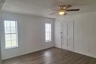 918 Prairie Ave, Cleburne, TX 76033 - Photo 4