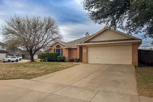 308 Palm St, Crowley, TX 76036 - Photo 4