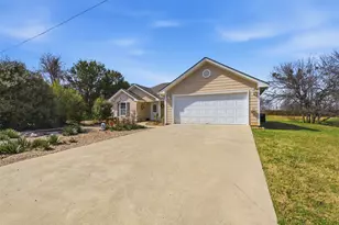 1308 Laredo Dr, Granbury, TX 76048 - Photo 2