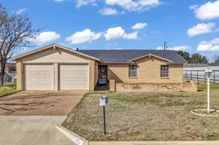 1701 12th St, Mineral Wells, TX 76067 - Photo 1