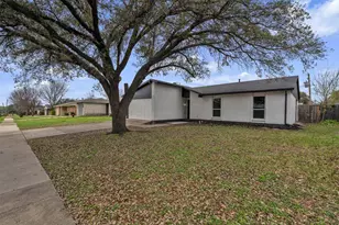 7449 Sandhurst Ln S, North Richland Hills, TX 76182 - Photo 4