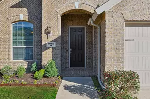 905 Green Coral Dr, Little Elm, TX 75068 - Photo 2