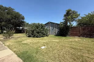 2131 Blossom Ln, Richardson, TX 75081 - Photo 2