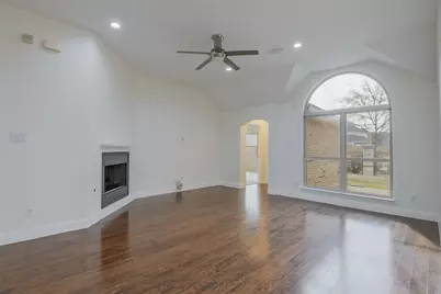 2727 Waterway Drive, Grand Prairie, TX 75054 - Photo 4