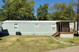 309 W Bryant St, Elm Mott, TX 76640 - Photo 4