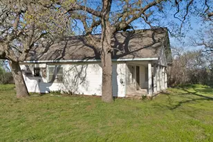 202 Johns Dr, Chico, TX 76431 - Photo 4