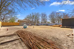 607 E 8th St, Kemp, TX 75143 - Photo 18