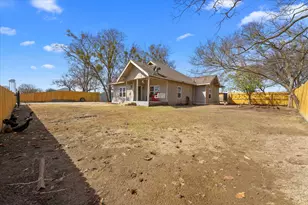 607 E 8th St, Kemp, TX 75143 - Photo 4