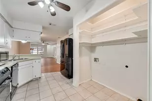 1817 Crooked Ln, Fort Worth, TX 76112 - Photo 14