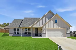 4004 Gallivant Dr, Granbury, TX 76049 - Photo 1