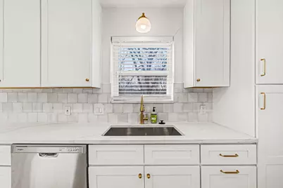 1010 Noble Avenue, Carrollton, TX 75006 - Photo 10