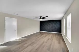 1705 Northtown Dr, Grand Prairie, TX 75050 - Photo 12