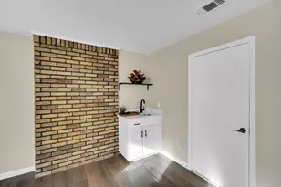 1705 Northtown Dr, Grand Prairie, TX 75050 - Photo 20