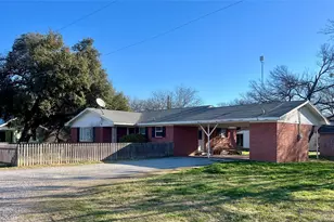 216 Woodlawn Ave, Strawn, TX 76475 - Photo 1