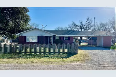 216 Woodlawn Avenue, Strawn, TX 76475 - Photo 2