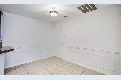 6414 Valleybrooke Court, Arlington, TX 76001 - Photo 8