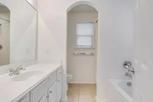 6414 Valleybrooke Ct, Arlington, TX 76001 - Photo 10