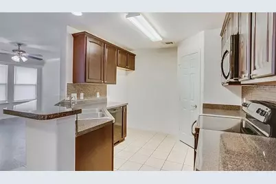 6414 Valleybrooke Court, Arlington, TX 76001 - Photo 6