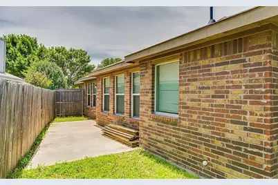 6414 Valleybrooke Court, Arlington, TX 76001 - Photo 16