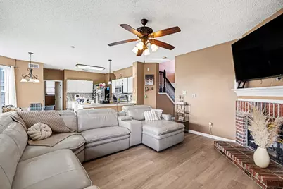 6715 Canyon Creek Drive, Arlington, TX 76001 - Photo 2