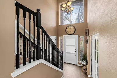 6715 Canyon Creek Drive, Arlington, TX 76001 - Photo 2