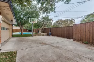 4426 Laren Ln, Dallas, TX 75244 - Photo 32