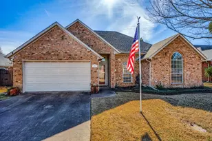 701 Colony Dr, Greenville, TX 75402 - Photo 1