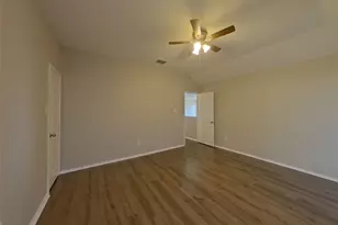 2784 Sweetbriar Ln, Grand Prairie, TX 75052 - Photo 12