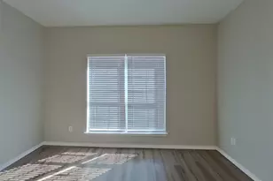 2784 Sweetbriar Ln, Grand Prairie, TX 75052 - Photo 4