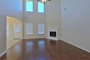 2784 Sweetbriar Ln, Grand Prairie, TX 75052 - Photo 2