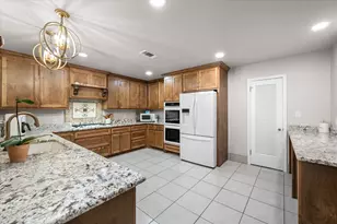 300 W College Ave, Alvarado, TX 76009 - Photo 12