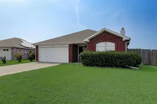 2048 Waterfield Ct, Grand Prairie, TX 75052 - Photo 2