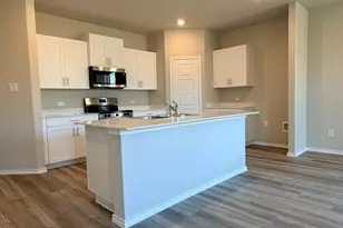 917 Boll Weevil Dr, Cleburne, TX 76031 - Photo 2