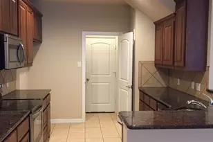 243 Sherburne St, Lewisville, TX 75067 - Photo 4