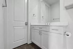 101 Decker Ct, Irving, TX 75062 - Photo 8