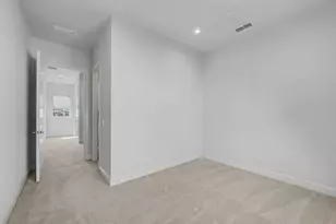 101 Decker Ct, Irving, TX 75062 - Photo 24