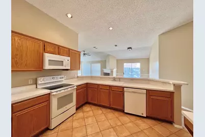 875 Shoal Creek Drive, Arlington, TX 76001 - Photo 4