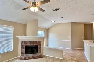 875 Shoal Creek Dr, Arlington, TX 76001 - Photo 2